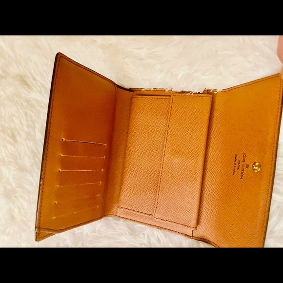 LV trifold wallet passport size - Picture 4 of 5